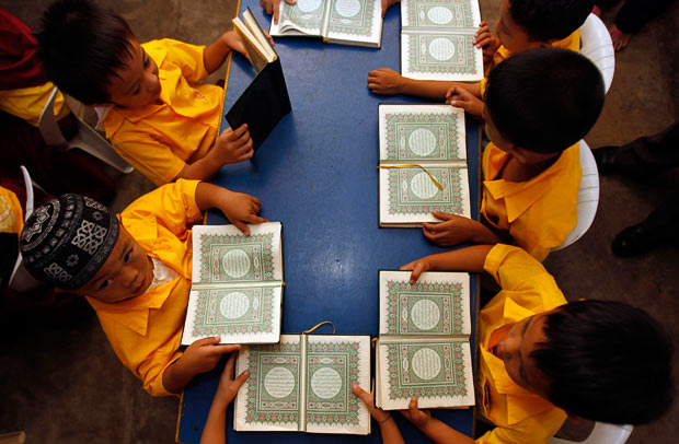 الأطفال في الفيليبين يرتادون المساجد في رمضان لحفظ القرآن