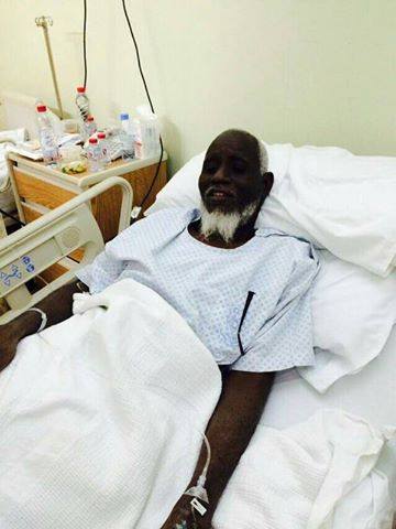 الشيخ اسماعيل بينما كان يعالج في المستشفى بباريس