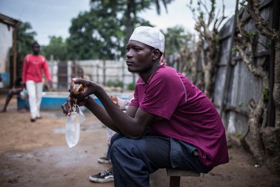 A Congolese Muslim waits for dusk to break the fast on the second day of Ramadan, in the mosque of Zongo on June 19, 2015. About 1500 Central African Republic (CAR) refugees live in this congolese city of Zongo, located near Ba